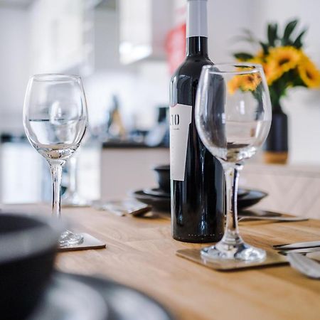 Pristine 2-Bed House In Chester By 53 Degrees Property, Ideal For Families & Small Groups, Great Location - Sleeps 6 Hough Green Eksteriør billede