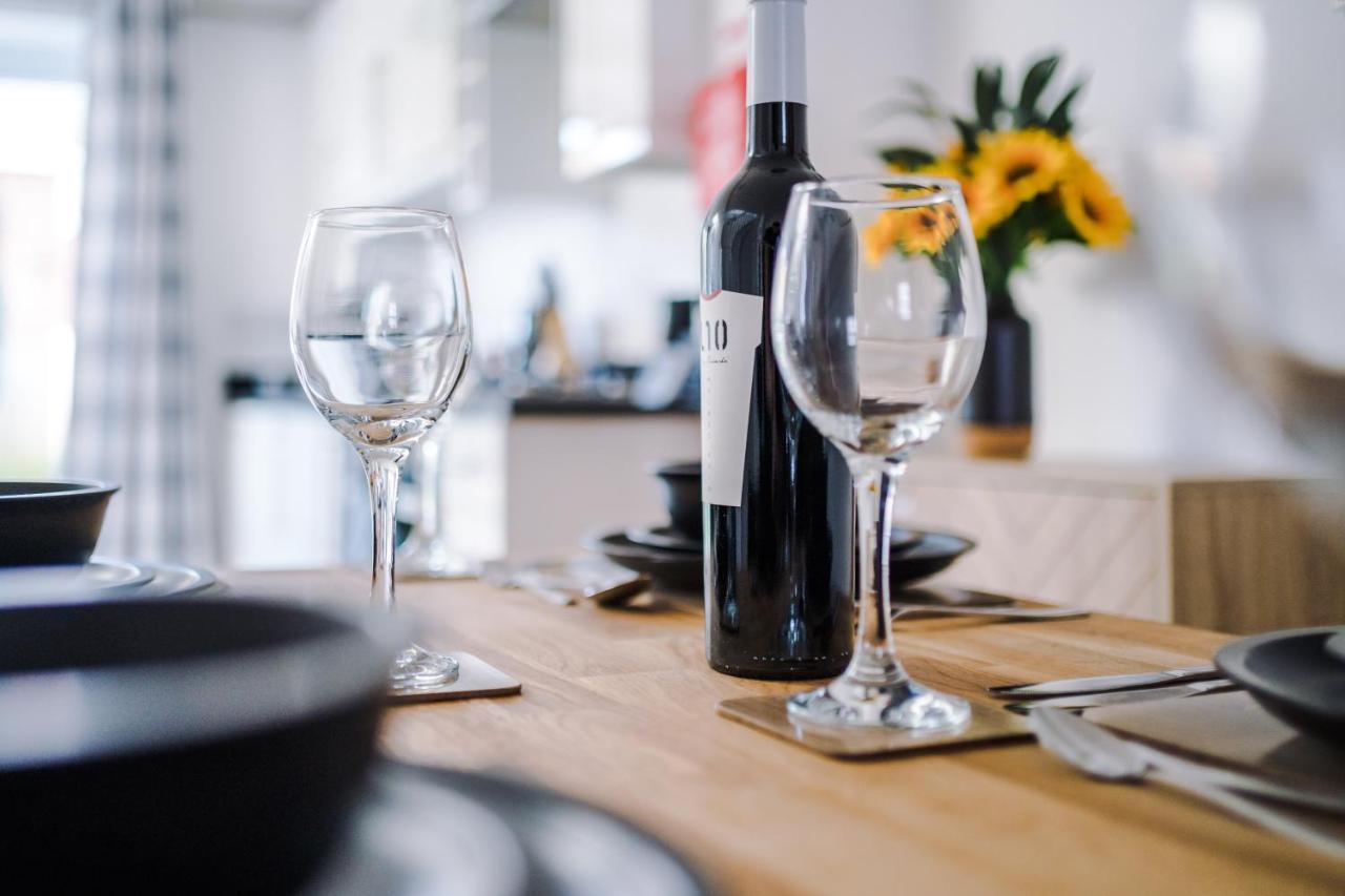 Pristine 2-Bed House In Chester By 53 Degrees Property, Ideal For Families & Small Groups, Great Location - Sleeps 6 Hough Green Eksteriør billede