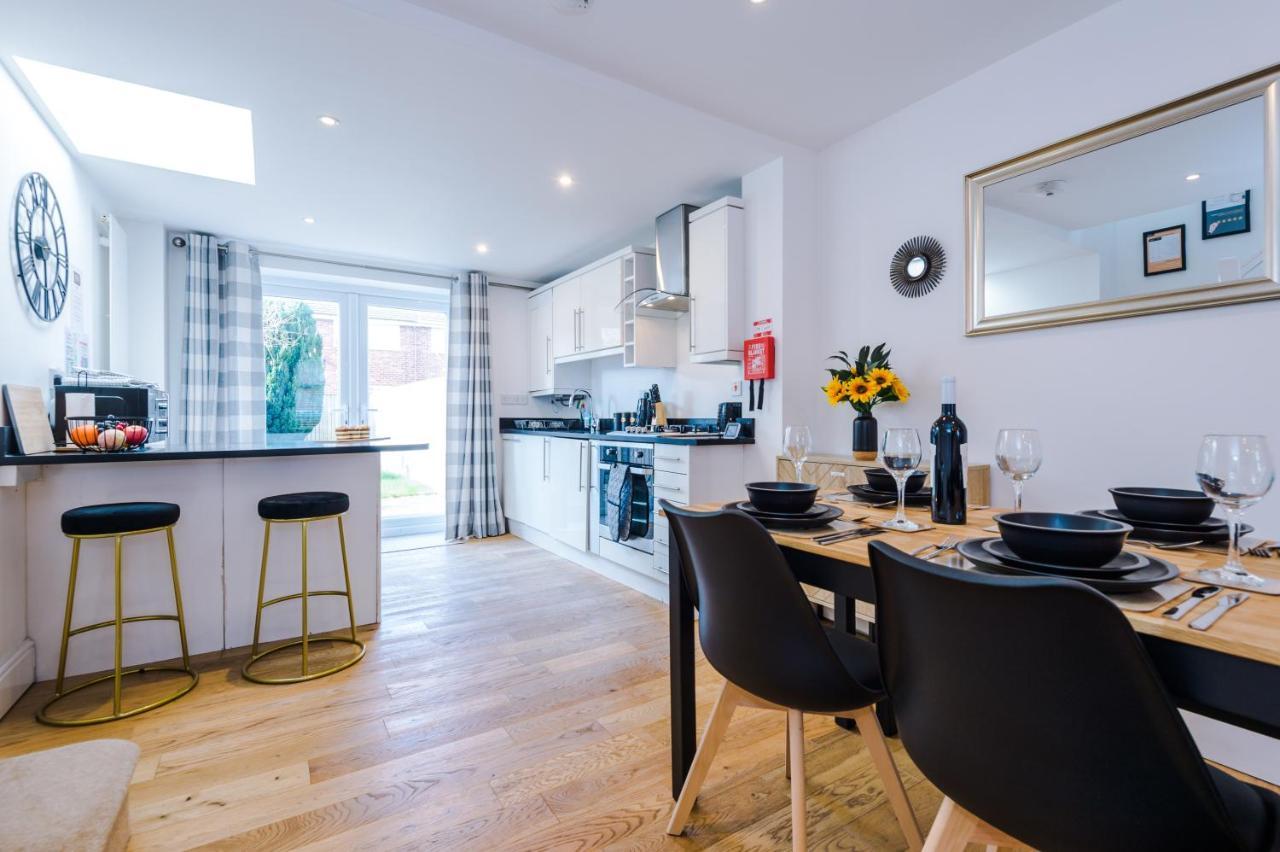 Pristine 2-Bed House In Chester By 53 Degrees Property, Ideal For Families & Small Groups, Great Location - Sleeps 6 Hough Green Eksteriør billede