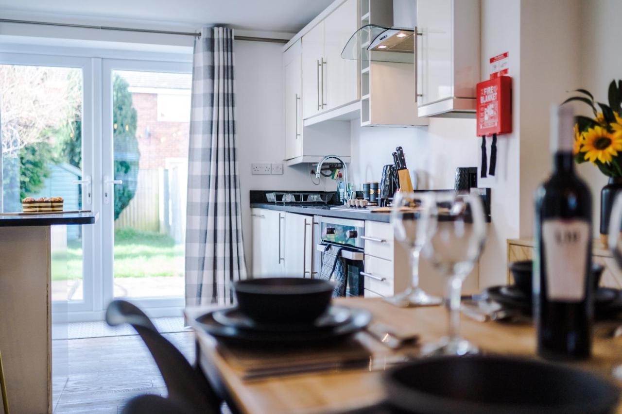 Pristine 2-Bed House In Chester By 53 Degrees Property, Ideal For Families & Small Groups, Great Location - Sleeps 6 Hough Green Eksteriør billede