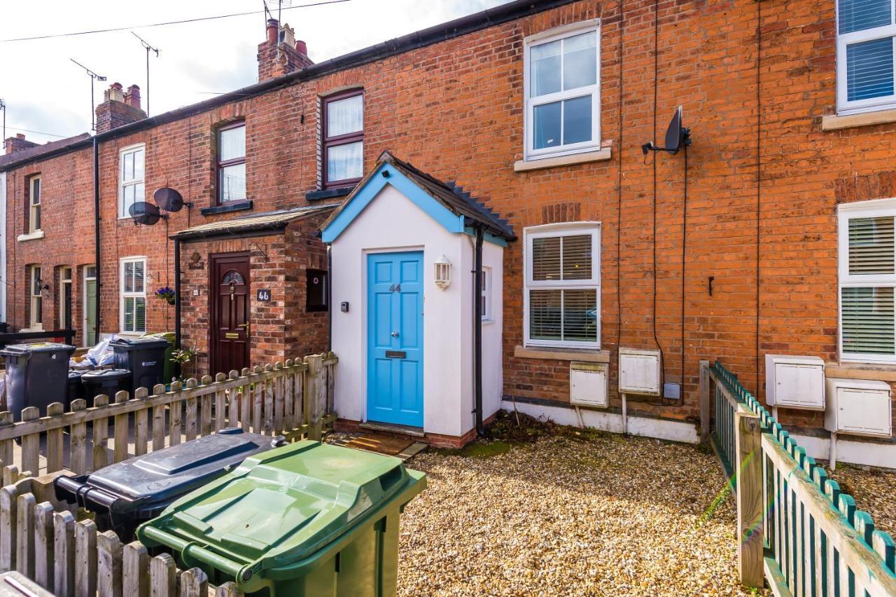 Pristine 2-Bed House In Chester By 53 Degrees Property, Ideal For Families & Small Groups, Great Location - Sleeps 6 Hough Green Eksteriør billede