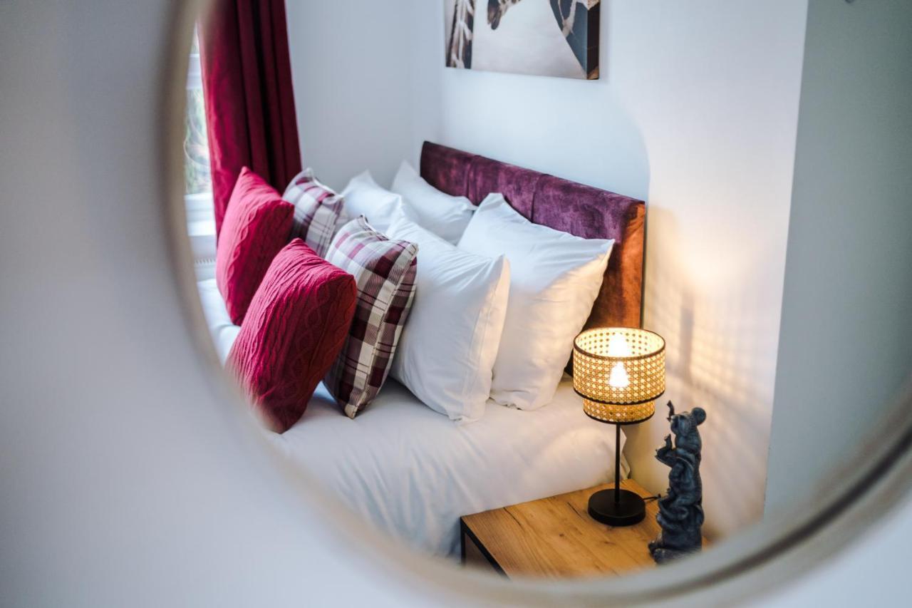 Pristine 2-Bed House In Chester By 53 Degrees Property, Ideal For Families & Small Groups, Great Location - Sleeps 6 Hough Green Eksteriør billede